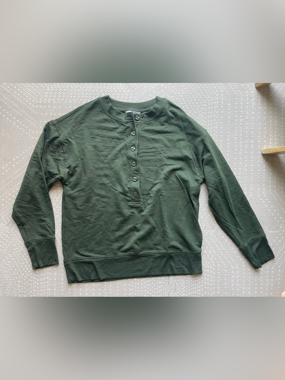 Athleta Women’s Balance Henley Sweatshirt in Olive Green Size Small Petite